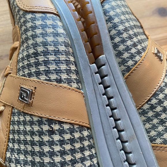 Stylish Tan and Blue Athletic Shoes - Picture 5 of 8